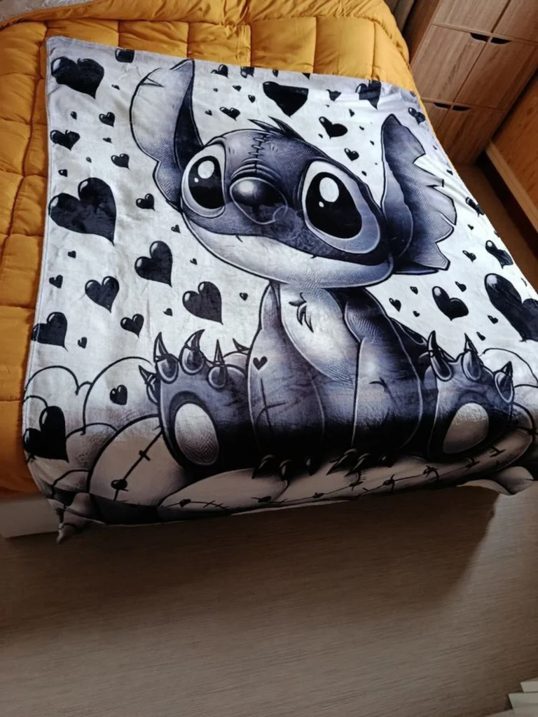 Te grijpen, nooit gebruikt, prachtige deken "STITCH" erg groot formaat!! – photo 2